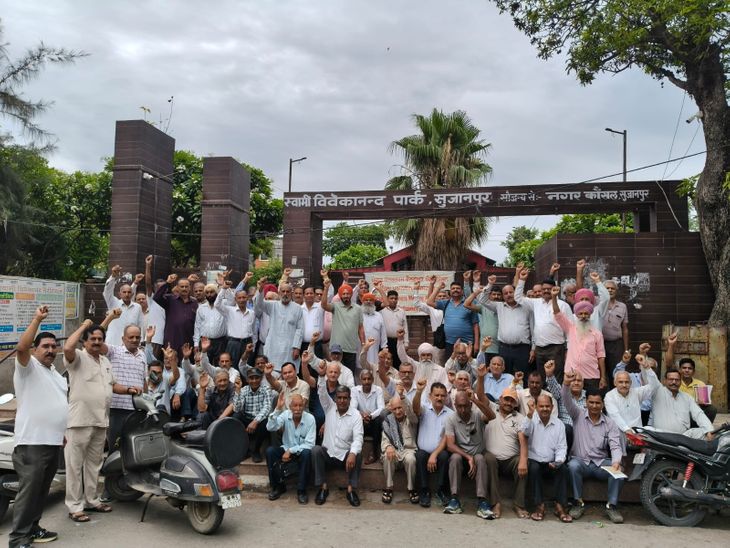 पठानकोट में पेंशनरों का सरकार के खिलाफ प्रदर्शन:  मांगें पूरी न होने पर 2027 चुनाव में वोट न देने की चेतावनी – Pathankot News