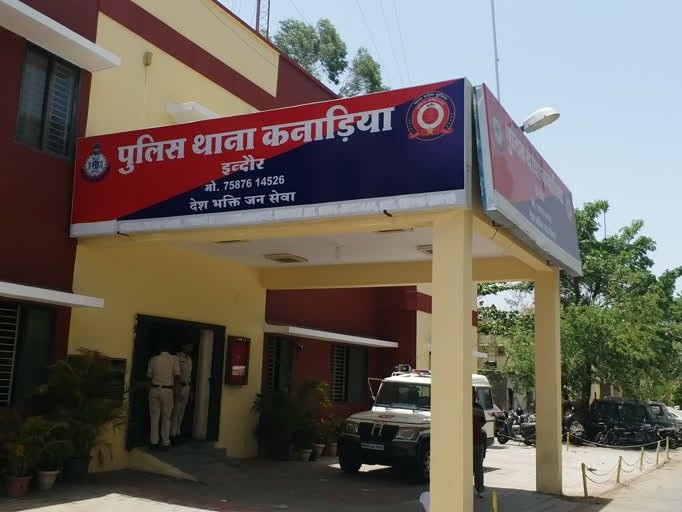 इंदौर के गुलमार्ग परिसर हाउसिंग सोसाइटी में मारपीट का मामला:  पुलिस कमिश्नर से की शिकायत, कहा- सोसाइटी सचिव और आरक्षक के नाम FIR से हटाए – Indore News