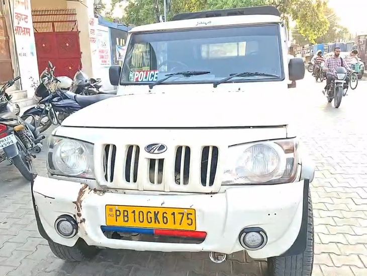 पूर्व पार्षद की इमारत पर जुए का अड्‌डे का भंडाफोड़:  खन्ना में 13 जुआरी अरेस्ट; ₹74 हजार और ताश के पत्ते बरामद – Khanna News