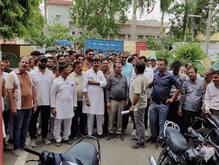 Mandsaur Mandi Tax Protest | Farmers Traders Demand CM Revert Hike