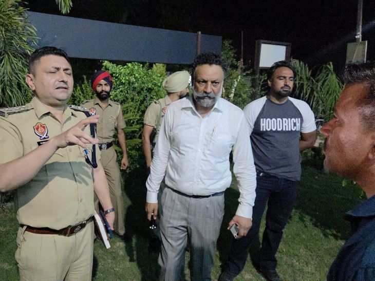 मोहाली में चाचा को गोली मारकर किया अपहरण:  प्रॉपर्टी विवाद में ऑफिस में घुसकर किया हमला, घायल होने पर कार में लेकर फरार – Mohali News