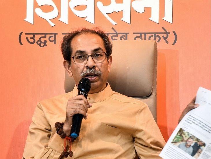 दावा- शिवसेना (UBT) के सांसद दिल्ली पहुंचे:  आज स्पीकर से मिलेंगे, सुबह 9 बजे प्रेस कॉन्फ्रेंस; राउत बोले- सांसदों को ₹15-₹15 करोड़ एडवांस का ऑफर