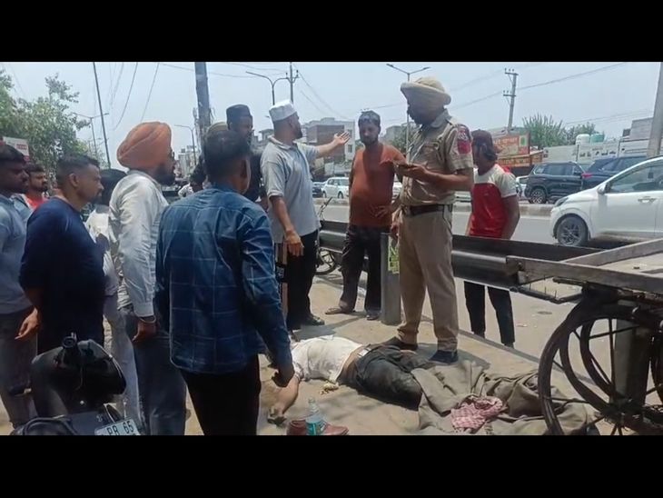 जीरकपुर में सड़क किनारे 16 घंटे तड़पता रहा घायल:  लोडर टक्कर मार फरार, लोगों ने देखा पर नहीं भेजा अस्पताल, इलाज न मिलने से मौत – Mohali News