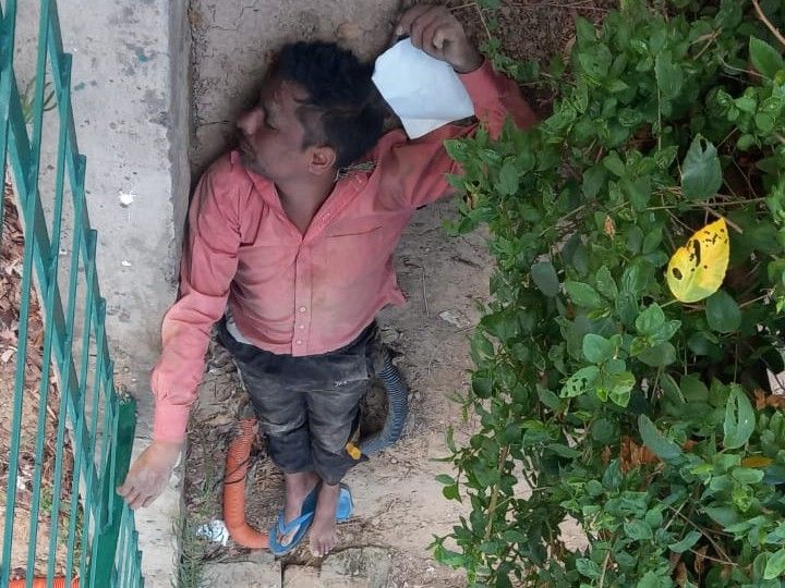 मोहाली में करंट लगने से मजदूर की मौत:  बिजली विभाग पर लापरवाही के आरोप, लोग बोले- स्ट्रीट लाइटों के पास खतरनाक हालात – Mohali News