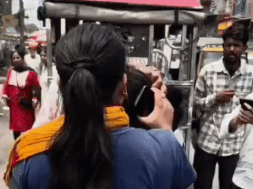 अमृतसर बस स्टैंड पर दो महिलाओं में हाथापाई:  एक-दूसरे पर लगाया जिस्मफरोशी का धंधा करने का आरोप – Amritsar News