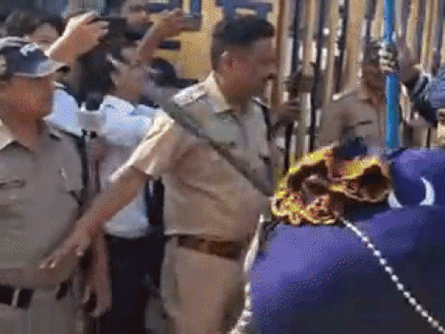 निहंग 4 दिन बाद उत्तराखंड के गुरुद्वारे से उतरे:  पंजाब से पहुंचे जत्थे ने मनाया, वापस भेजे गए; सेवादार की पिटाई की थी – Ludhiana News