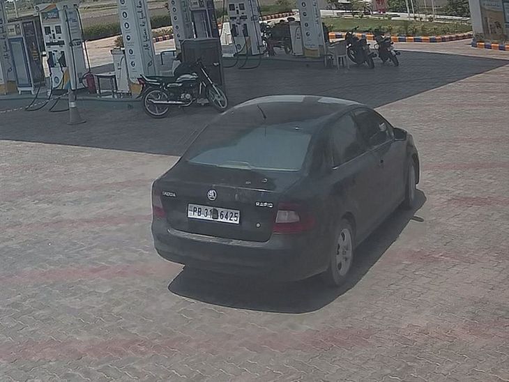 फाजिल्का में कार चालक 4 हजार का तेल डलवाकर भागा:  QR को़ड मंगाकर हुआ फरार, कर्मचारी दौड़ा पर निकल गया, CCTV वायरल – Fazilka News