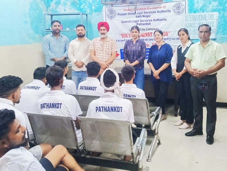 पठानकोट में अंतरराष्ट्रीय नशा विरोधी दिवस मनाया:  मरीजों को मिला जीवन बदलने का संदेश; नशे के दुष्प्रभाव पर दिखाई मूवी – Pathankot News