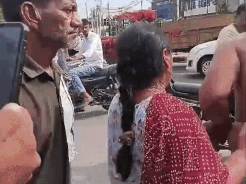 जालंधर के बाबू जगजीवन चौक पर गुंडागर्दी:  दवाई लेने आए युवक पर हमला, बीच-बचाव करने आई बहन के सरेआम फाड़े कपड़े – Jalandhar News