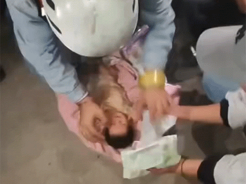 मलबे में दबे 18 दिन के बच्चे का रेस्क्यू:  ढह चुकी इमारतों में अभी भी फंसे लोग; सड़क पर रिलीफ कैंप; वेनेजुएला भूकंप के 18 PHOTOS-VIDEOS