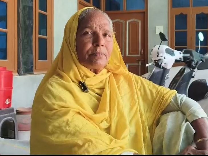 मानसा बुजुर्ग महिला से रुपयों से भरा बैग छीना:  CCTV; बैंक से लौट रही थीं, बाइक सवारों ने गली में बदमाश दिनदहाड़े की वारदात – Mansa News