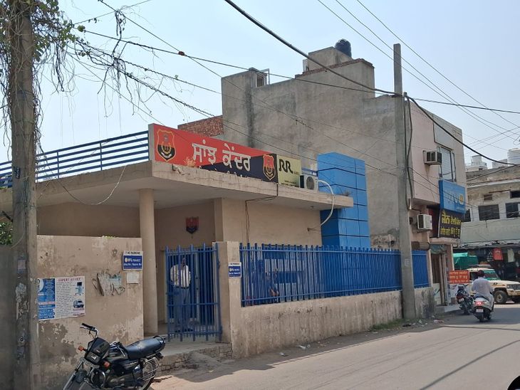 बरनाला सांझ केंद्र में 4 दिन से बिजली बंद:  प्रीपेड मीटर के कारण लोग जरूरी सुविधाओं से वंचित, परेशान होकर खाली हाथ लौट रहे – Barnala News