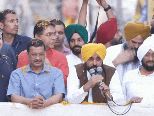 पंजाब-चंडीगढ़ अपडेट्स:  CM मान और केजरीवाल आज अमृतसर में, जालंधर में ₹500 के लिए गिरवी रखी ₹18000 की मशीन – Mohali News