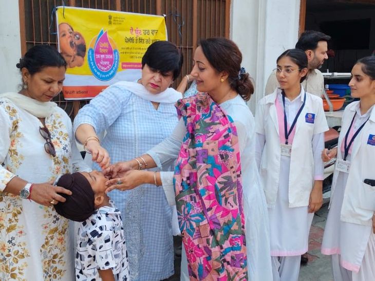 तरनतारन में पल्स पोलियो अभियान शुरू:  1.43 लाख बच्चों को पिलाई जाएंगी पोलियो ड्रॉप्स; 2450 वैक्सीनेटर तैनात – tarn-taran News