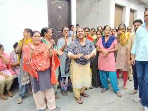 जालंधर में पानी-बिजली संकट पर लोगों का प्रदर्शन:  महिलाओं का फूटा गुस्सा; पार्षद के खिलाफ जमकर की नारेबाजी – Jalandhar News