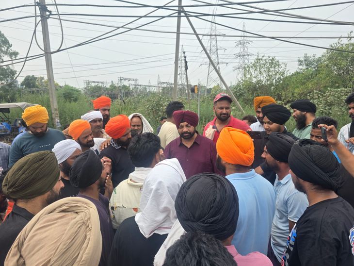 मोहाली में बिजली कटौती से परेशान किसानों का सब्र टूटा:  धान के सीजन में सिंचाई का संकट, सैदपुर ग्रिड घेरा, जाम, आश्वासन पर माने – Mohali News