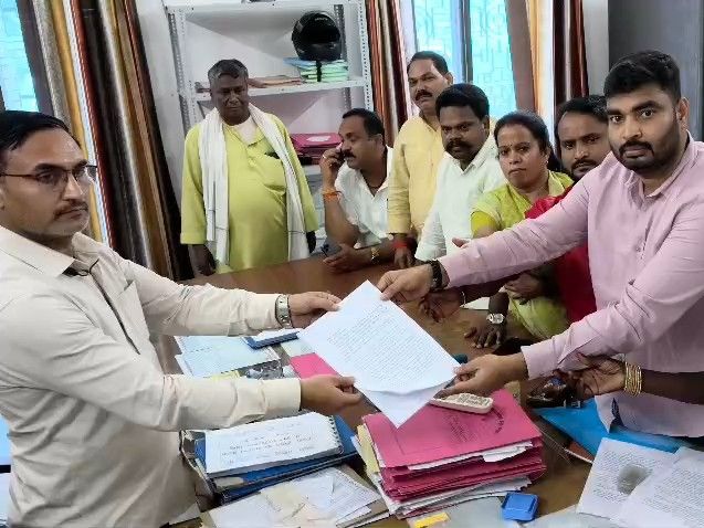कैमूर जिला परिषद अध्यक्ष रिंकी सिंह के खिलाफ अविश्वास प्रस्ताव; कुर्सी बचाने की जंग
