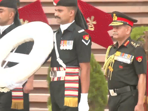 आर्मी चीफ द्विवेदी रिटायर; नए सेना प्रमुख धीरज सेठ ने पदभार संभाला