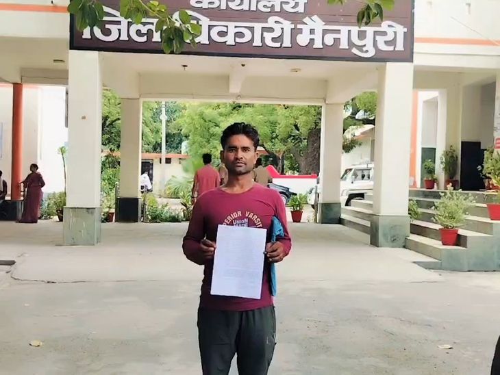 मैनपुरी में सरकारी हैंडपंप गायब; सार्वजनिक भूमि पर अवैध कब्जा, DM से शिकायत