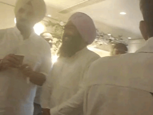 लुधियाना में कांग्रेस की मीटिंग में हंगामा:  ब्लाक प्रधान अरोड़ा की तलवाड़ के दफ्तर इंचार्ज से बहस; वीडियो सोशल मीडिया पर वायरल – Ludhiana News