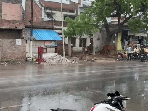 प्रयागराज में मानसून की झमाझम बारिश; तापमान में 8°C की गिरावट से राहत