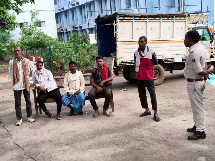 कैमूर हत्याकांड: खाना बनाने को लेकर पति ने पत्नी को गोली मारी; खुद को भी गोली से उड़ाया