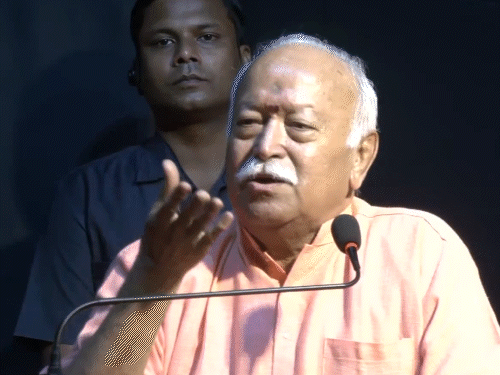 भागवत बोले-पांच महाद्वीपों के लोग RSS से ट्रेनिंग मांग रहे:  दुनिया को भारत से सही रास्ता दिखाने की उम्मीद, लेकिन पहले हमें मजबूत बनना होगा