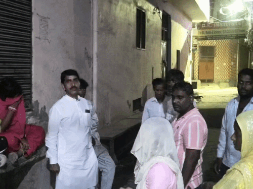 मेरठ में फल विक्रेता का शव फंदे से लटका मिला; सुबह पत्नी से हुआ था झगड़ा