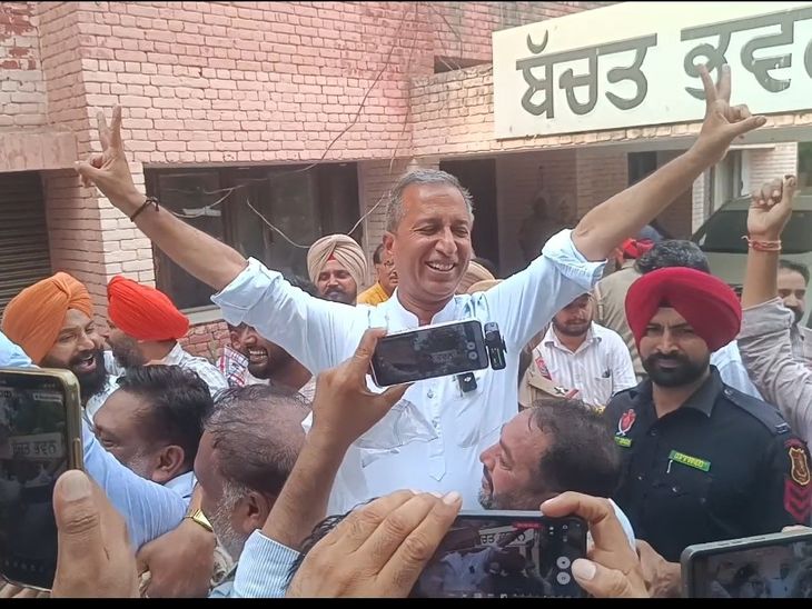मानसा नगर परिषद में टॉस ने बनाया प्रधान:  दो उम्मीदवारों को बराबर मिले थे वोट, आप के समर्थन से निर्दलीय भूषण मट्टी को मिली कुर्सी – Mansa News