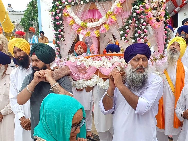 जालंधर में गुरु श्री अर्जुन देव के विवाह पर समारोह:  पंज प्यारों की अगुवाई में निकला ​नगर ​कीर्तन, जगह-जगह छबील और लंगर लगाया – Nakodar News