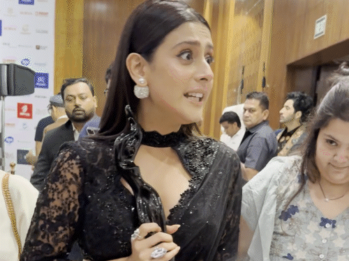 PM Modi Duplicate; Isha Malviya Viral Video Reactions | Bollywood News