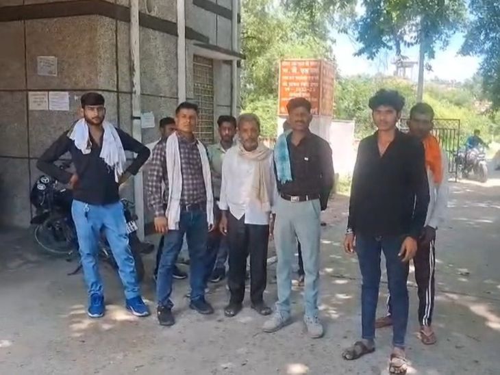 बदायूं सड़क हादसा: ट्रैक्टर-ट्रॉली की टक्कर से युवक की मौत; चालक फरार