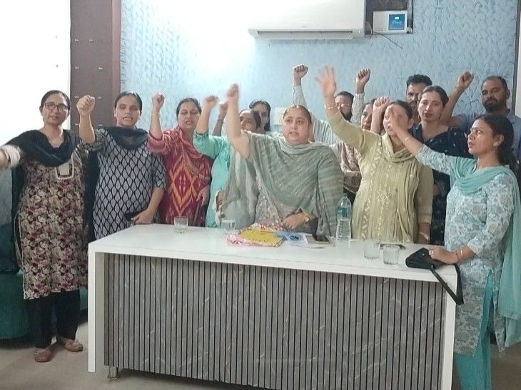 5178 शिक्षक भर्ती के वंचित उम्मीदवारों का मोगा में प्रदर्शन:  सरकार से नियुक्ति पत्र की मांग; बोले- नकद सहायता नहीं, रोजगार चाहिए – Moga News