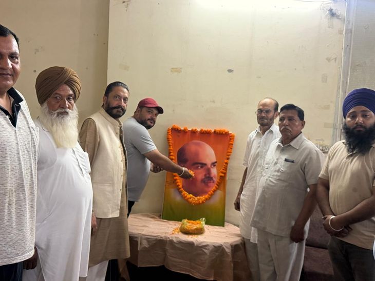 बटाला में डॉ. श्यामा प्रसाद मुखर्जी को श्रद्धांजलि:  भाजपा जिला अध्यक्ष वालिया बोले- उनके आदर्श आज भी प्रेरणास्रोत हैं – Batala News