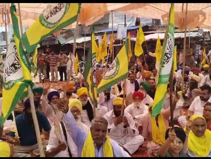 गुरदासपुर में किसानों ने 3 घंटे रोड जाम किया:  गन्ना बकाया भुगतान और अमेरिका कृषि समझौते के विरोध में प्रदर्शन, दी चेतावनी – Batala News