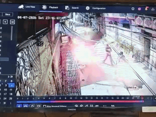 मस्जिद के बाहर दुकान में आगजनी, VIDEO:  बाइक सवार युवकों ने पेट्रोल छिड़का,धार्मिक पुस्तकें जली, CCTV में कैद हुई वारदात – Ludhiana News