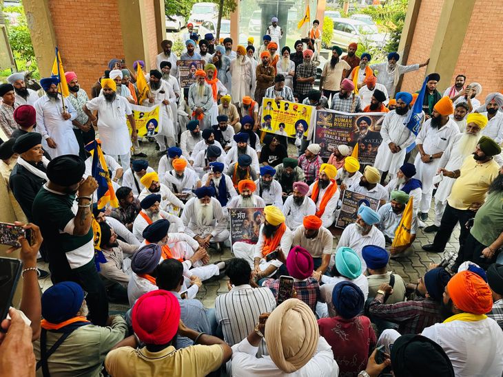 ‘सतलुज’ फिल्म ओटीटी से हटाने पर वारिस पंजाब का प्रदर्शन:  तरनतारन में निकाला मार्च, DC के माध्यम से राज्यपाल के नाम भेजा मांग पत्र – tarn-taran News