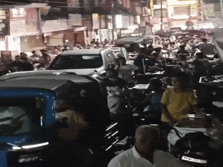 फाटक नहीं खुला, डेढ़ घंटे फंसी रही 2 हजार गाड़ियां:  पठानकोट में ट्रेन भी नहीं गुजर पाई, रेलवे इंजीनियर्स आए तो ठीक हुआ – Pathankot News