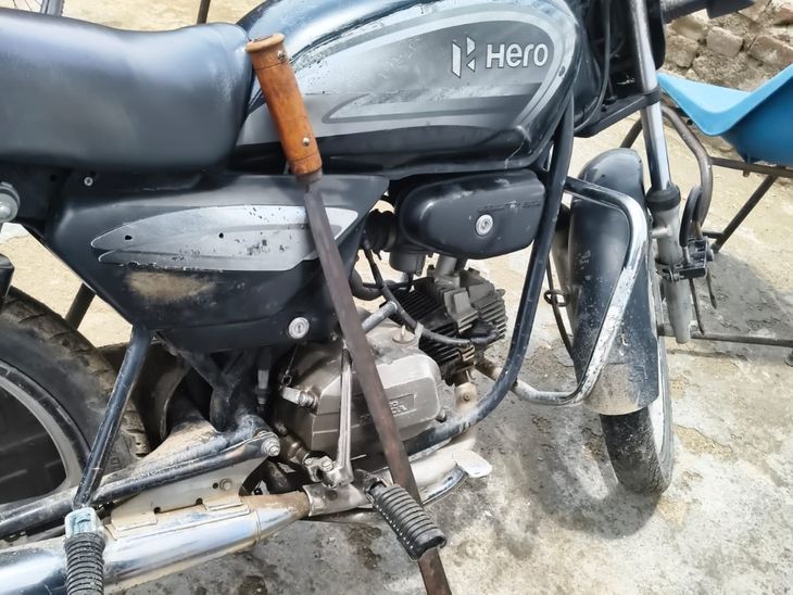 पठानकोट में दिनदहाड़े घर में घुसे हथियारबंद बदमाश:  परिवार ने किया मुकाबला, दरात छीनकर खदेड़ा; बाइक-चप्पल छोड़कर भागे आरोपी – Pathankot News