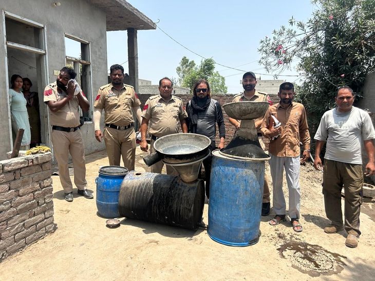 जलालाबाद में पुलिस और एक्साइज विभाग की रेड:  15 हजार लीटर लाहन, 500 लीटर शराब जब्त; भट्ठियों में मिली लाहन नालियों में बहाई – Fazilka News