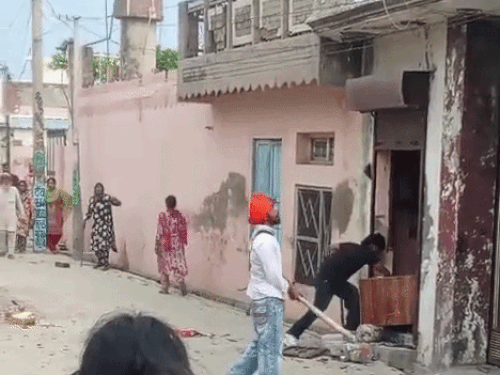 लुधियाना में मुखबिरी के शक में दो पक्ष भिड़े:  घरों पर ईंट-पत्थर बरसाए, 27 लोगों पर FIR; निहंगों की एंट्री से पुलिस ने की कार्रवाई – Ludhiana News
