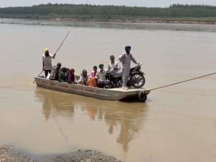 गुरदासपुर में यात्रियों से भरी मशूआ रावी में पलटी:  क्षमता से अधिक सवारियां बनीं कारण; सभी लोग सुरक्षित बचे – Batala News