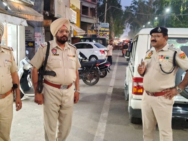 बटाला में बाइकसवार बदमाशों ने महिला की बाली झपटी:  पति संग मोटरसाइकिल पर आ रही थी, पीछे से आए लुटेरों ने की वारदात – Batala News