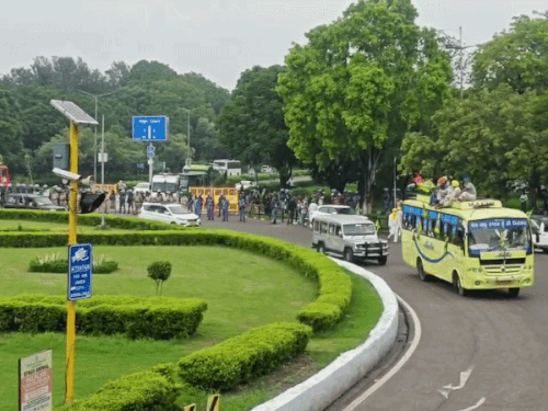पंजाब के किसानों का हल्लाबोल, चंडीगढ़ में जाम की स्थिति:  बसों की छत पर पहुंचे; ट्रेड डील के विरोध में रोष मार्च निकाला – Chandigarh News