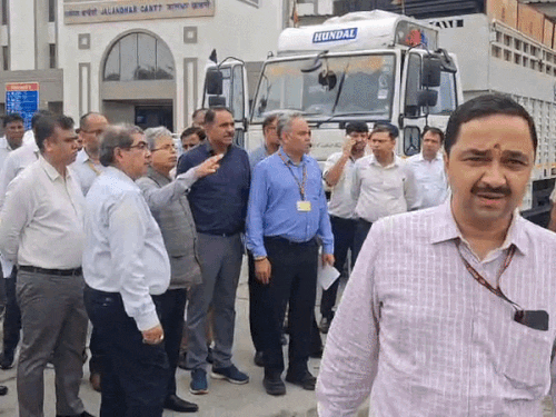 जालंधर कैट का रेलवे बोर्ड चेयरमैन ने लिया जायजा:  पीएम मोदी के दौरे से पहले अधिकारियो का दौरा,अमृत भारत योजना के तहत तैयार स्टेशन – Jalandhar News