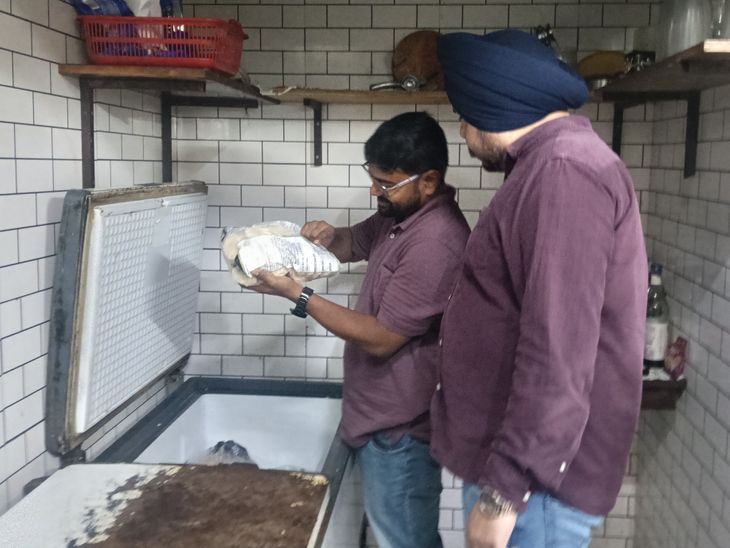 लुधियाना माछीवाड़ा हंगरी प्वाइंट’ पर सेहत विभाग की रेड:  पिज्जा में जिंदा रेंगती मिली सुंडी, ग्राहक ने बदला लेने से किया इनकार;सेहत विभाग ने काटा चालान – Machhiwara News