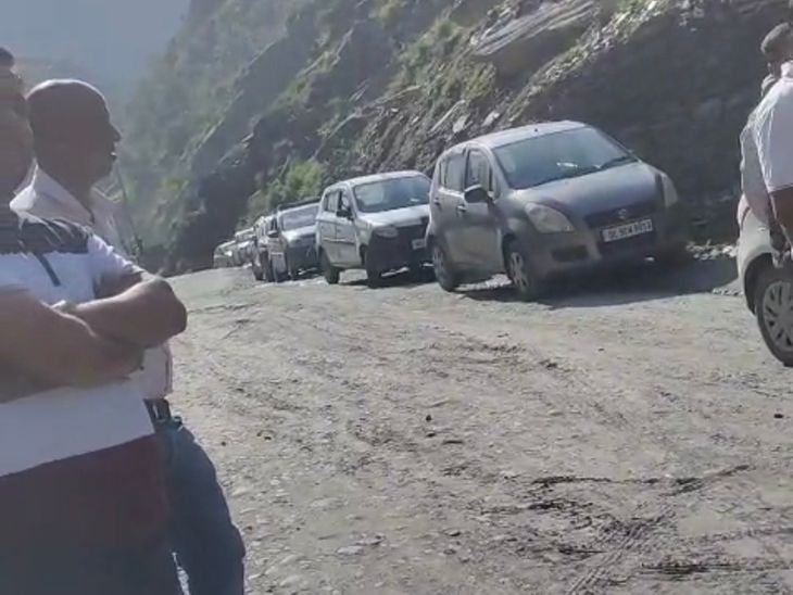 पठानकोट-भरमौर हाईवे 24 घंटे में दूसरी बार बाधित:  बारिश के बाद भूस्खलन से यातायात ठप, वाहनों की लगी कतारें; मणिमहेश यात्रा भी प्रभावित – Bharmour News