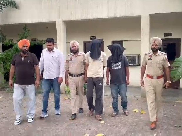 बठिंडा में प्रवासी मजदूरों से 20 हजार लूटे:  एटीएम में पैसे जमा कराने के बहाने की थी ठगी, कुछ घंटों में पुलिस दो आरोपियों को पकड़ा – Bathinda News