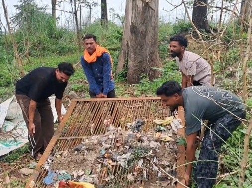 पठानकोट में नशेड़ियों का कारनामा:  सरकारी लोहा चुराकर झाड़ियों में छिपाया, नगर कौंसिल ने किया रिकवर – Pathankot News