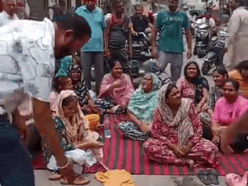 जालंधर वेस्ट में सीवरेज भराव पर फूटा गुस्सा:  वार्ड 55 के लोगों ने किया सड़क जाम, गलियों में भरे गंदे पानी से फैली बीमारी, सुनवाई नहीं – Jalandhar News